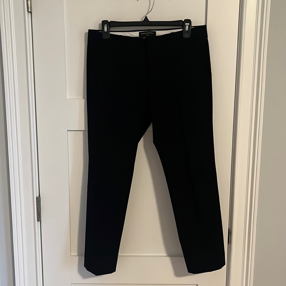 Banana Republic- Black Slim Fit Cropped Pants - Size 4